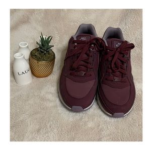 Nike Air Max - Size 9.5